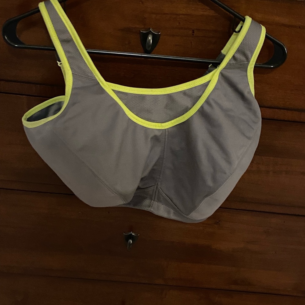 Glamorise Sports Bra size 38I